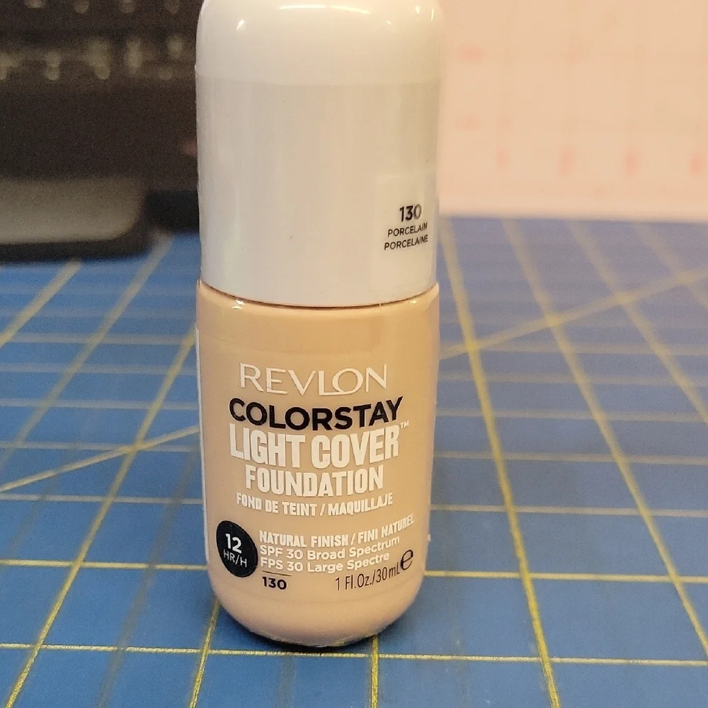 Revlon ColorStay Light Cover Foundation 30ml New Sealed - Porcelain